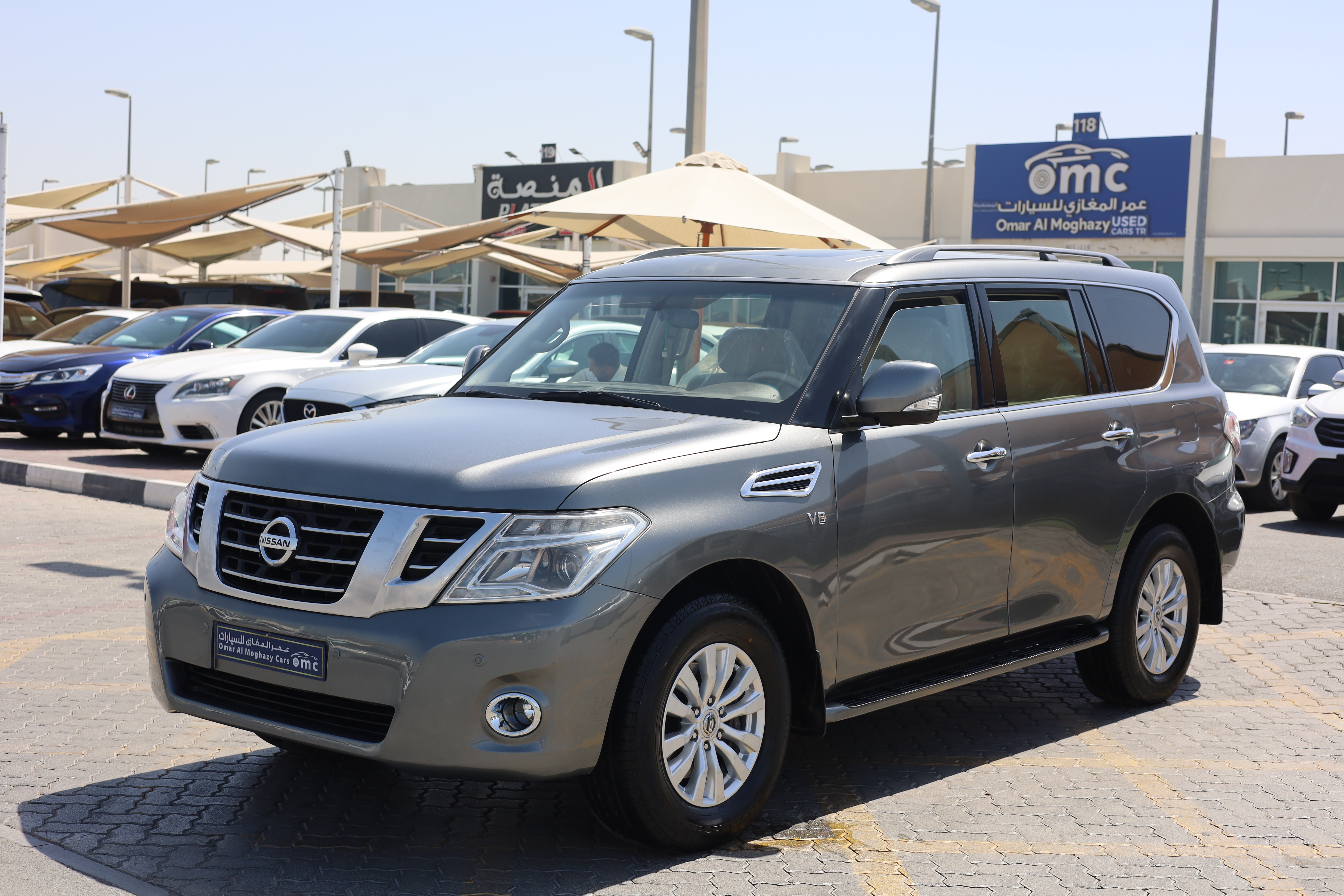 Nissan patrol 2017 Grey Gcc